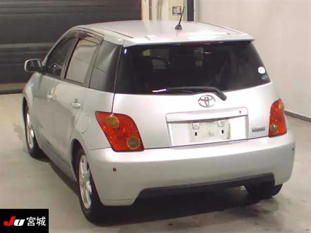 Toyota Ist  с аукциона в Японии