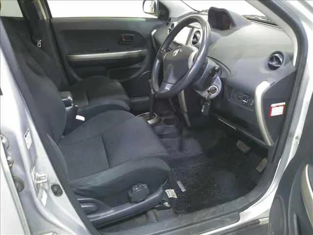 Toyota Ist  с аукциона в Японии