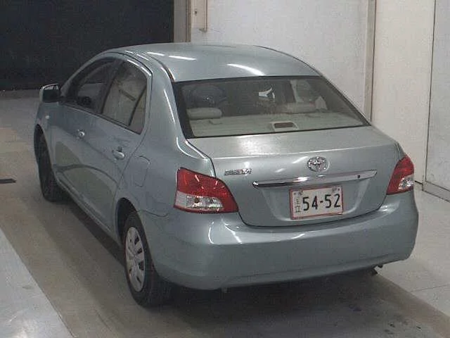 Toyota Belta  с аукциона в Японии