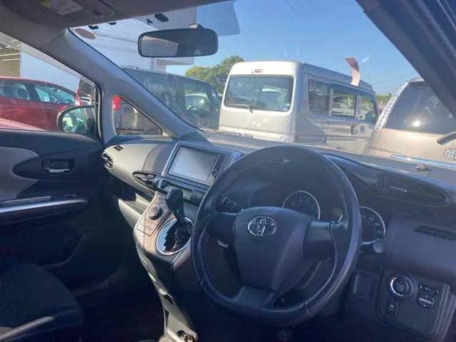 Toyota Wish  с аукциона в Японии