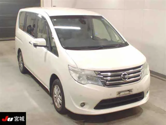 Nissan Serena 2015