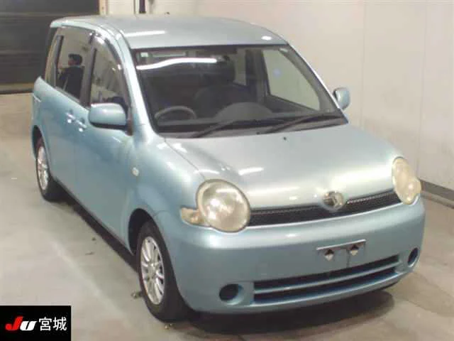 Toyota Sienta 2005
