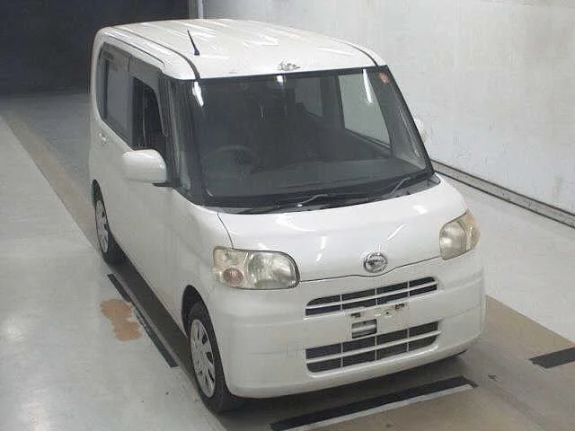 Daihatsu Tanto 2011