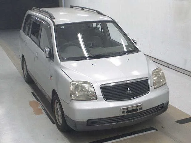 Mitsubishi Dion 2000