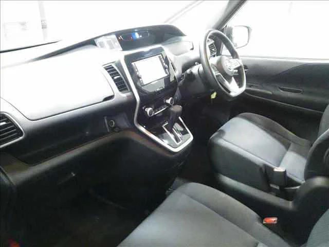 Nissan Serena  с аукциона в Японии