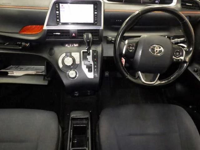 Toyota Sienta  с аукциона в Японии