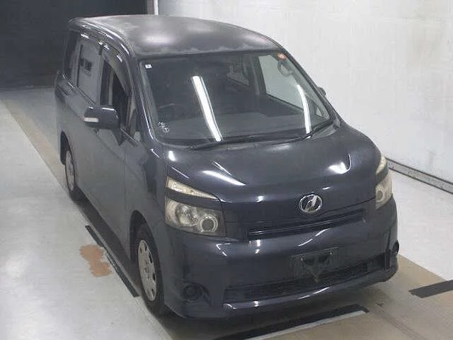 Toyota Voxy 2010
