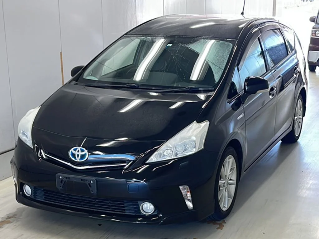 Toyota Prius Alpha 2011
