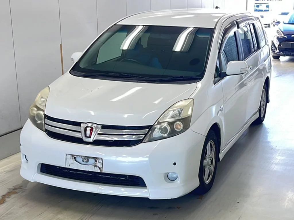 Toyota Isis 2011