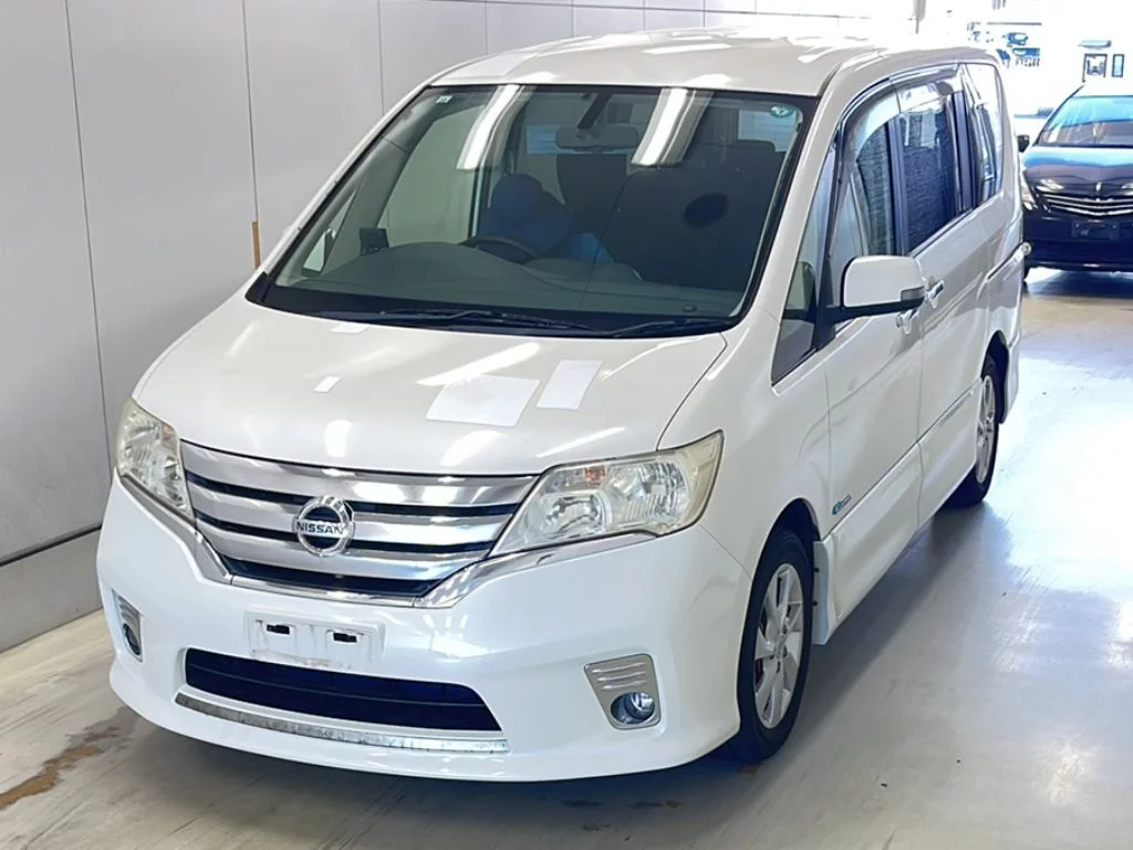Nissan Serena 2013