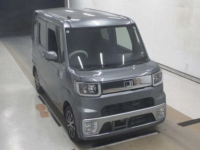 Daihatsu Wake 2015