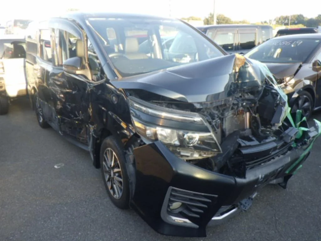 Toyota Voxy 2014
