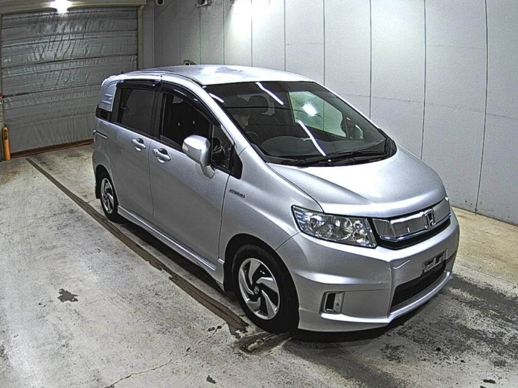 Honda Freed Spike 2014