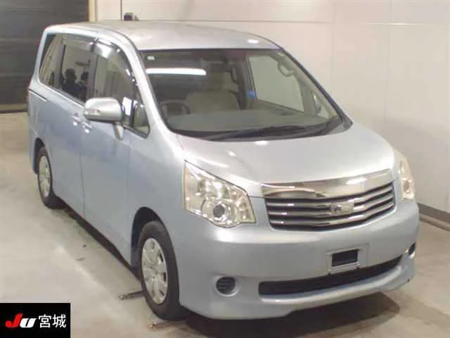 Toyota Noah 2011