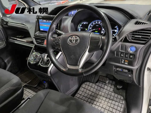 Toyota Esquire  с аукциона в Японии