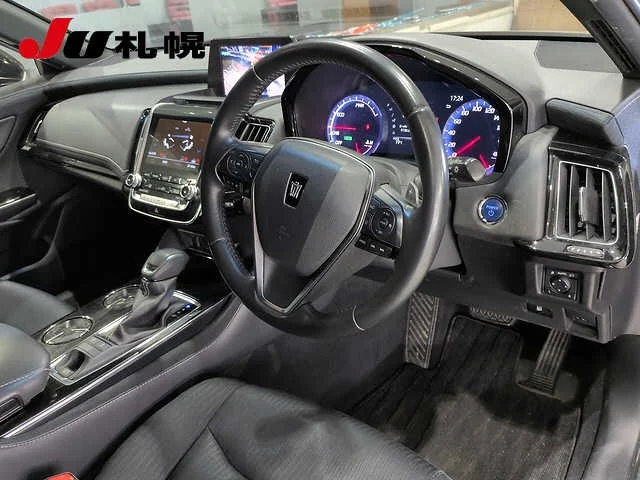 Toyota Crown  с аукциона в Японии