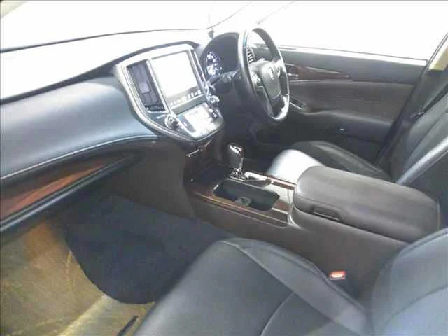 Toyota Crown  с аукциона в Японии