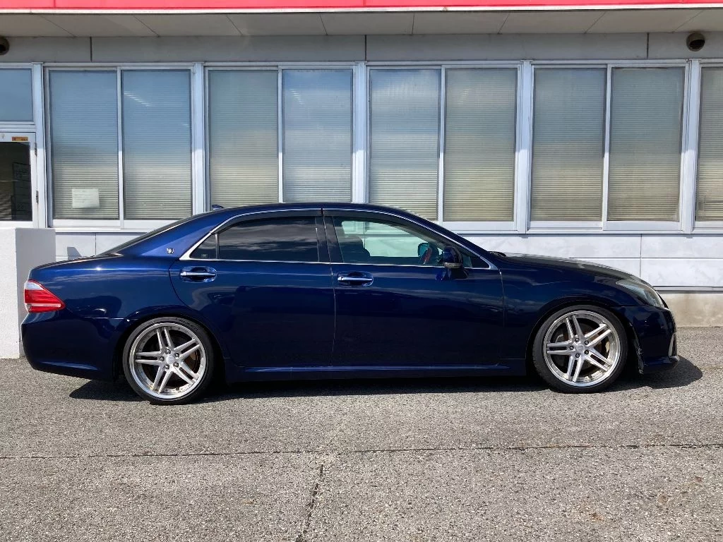 Toyota Crown  с аукциона в Японии