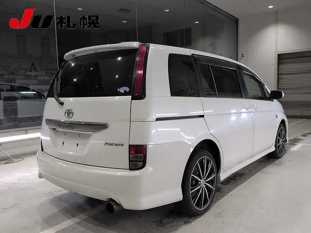 Toyota Isis  с аукциона в Японии