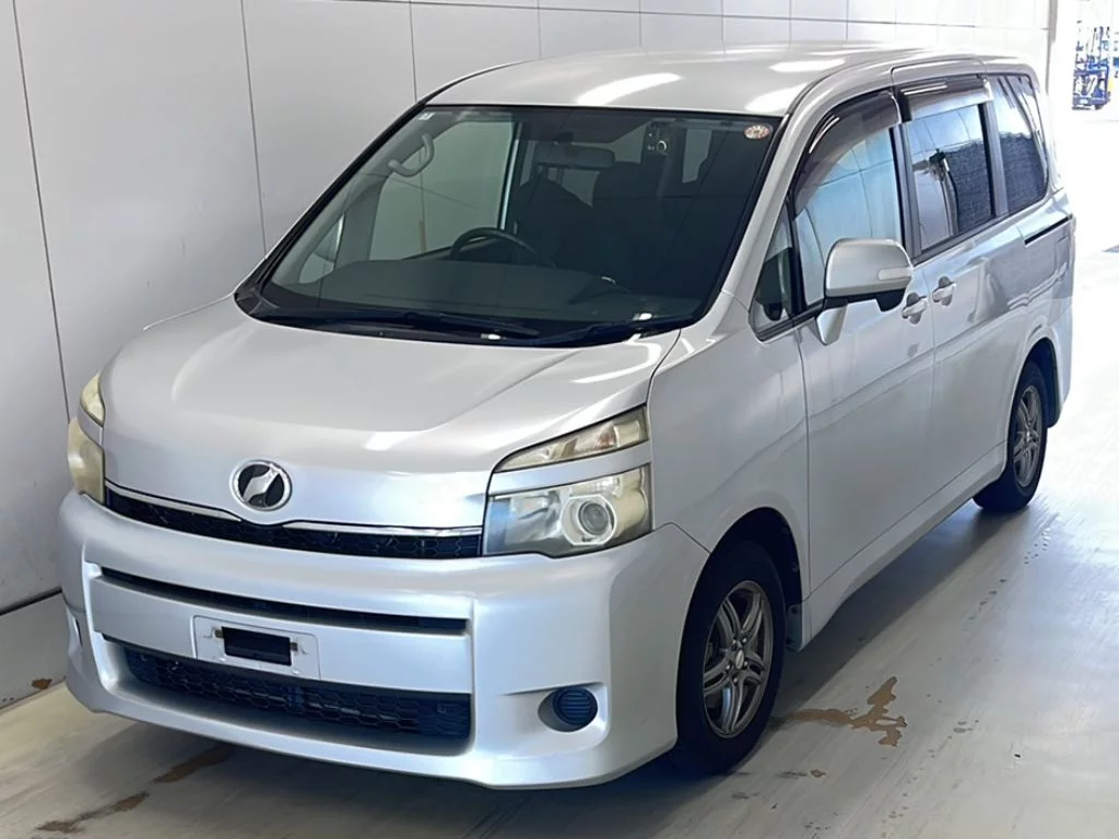 Toyota Voxy 2010