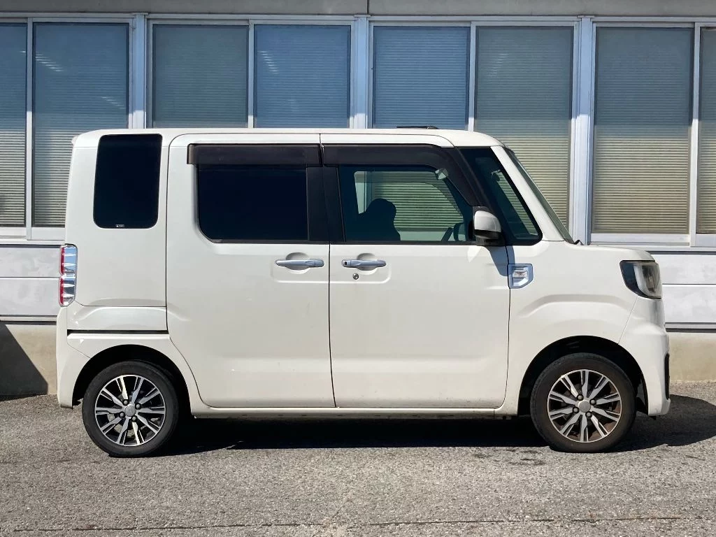 Daihatsu Wake 2015
