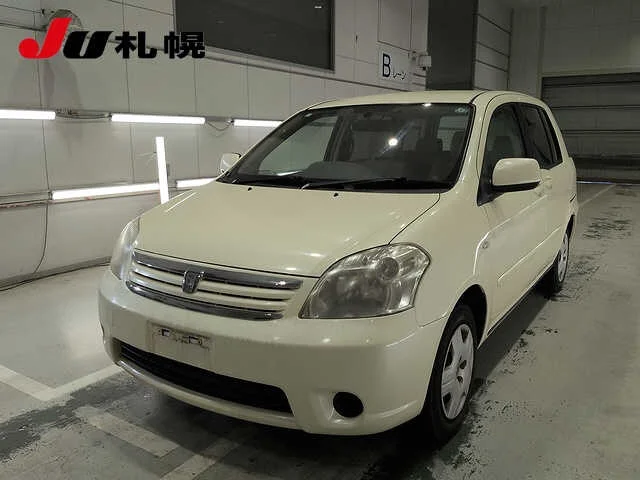 Toyota Raum 2005