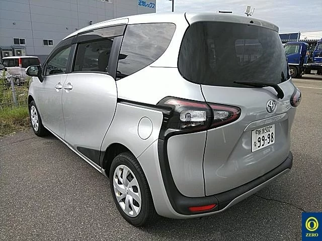 Toyota Sienta  с аукциона в Японии
