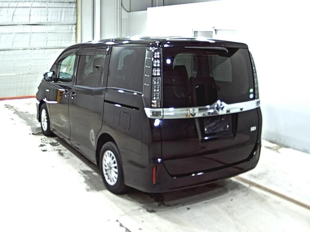 Toyota Voxy 2014