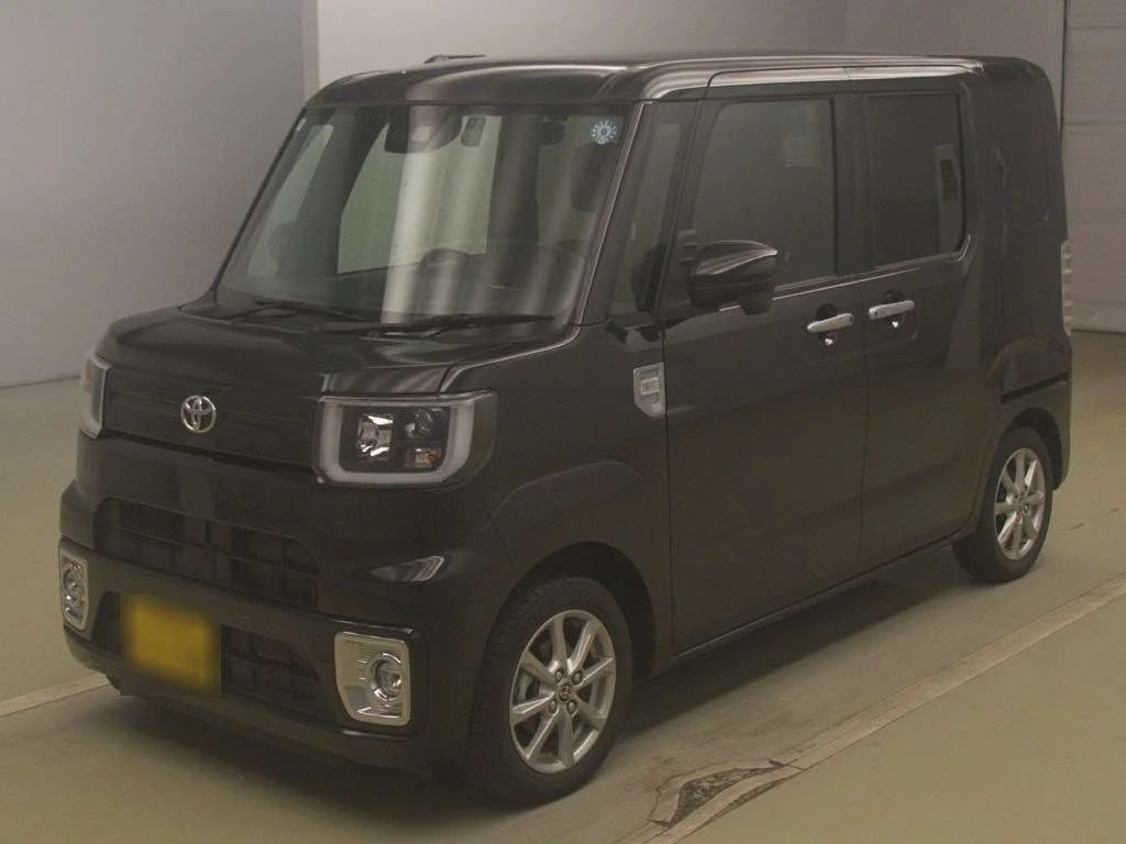 Toyota Pixis Mega 2022