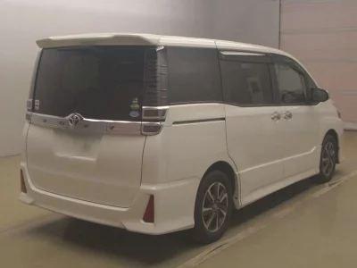 Статистика аукционов Toyota Voxy