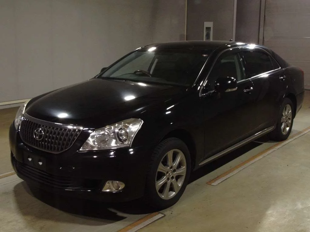 Toyota CROWN MAJESTA  с аукциона в Японии