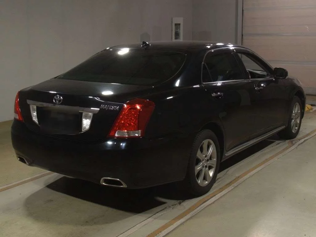 Toyota CROWN MAJESTA  с аукциона в Японии