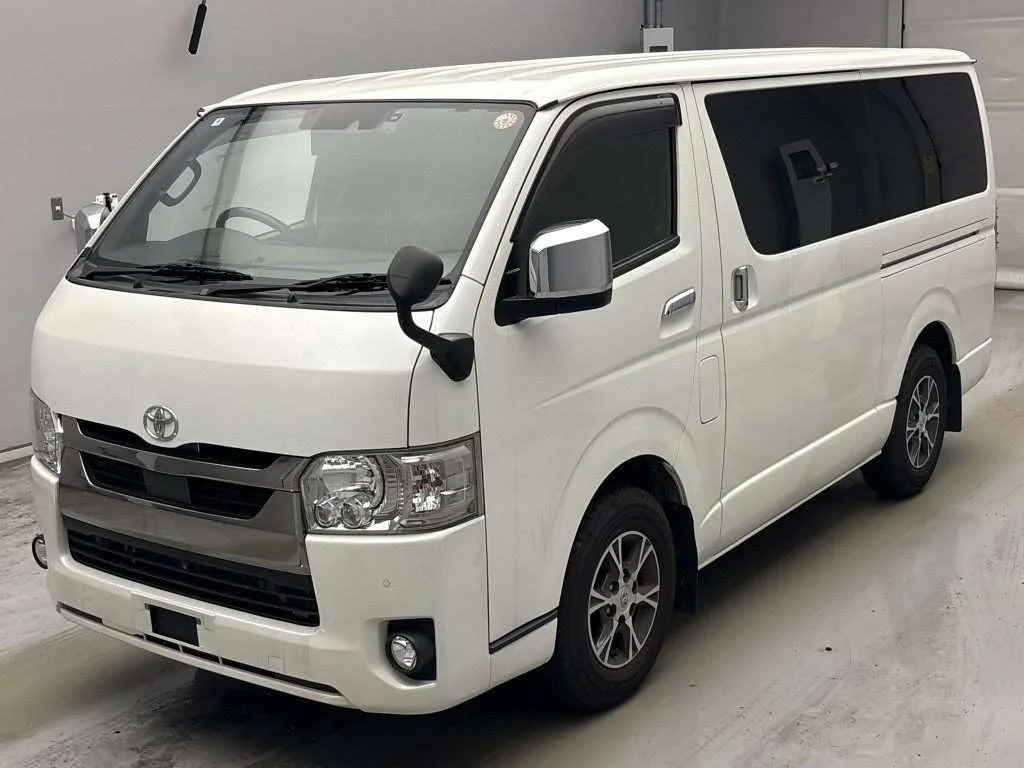 Toyota HiAce Van 2021