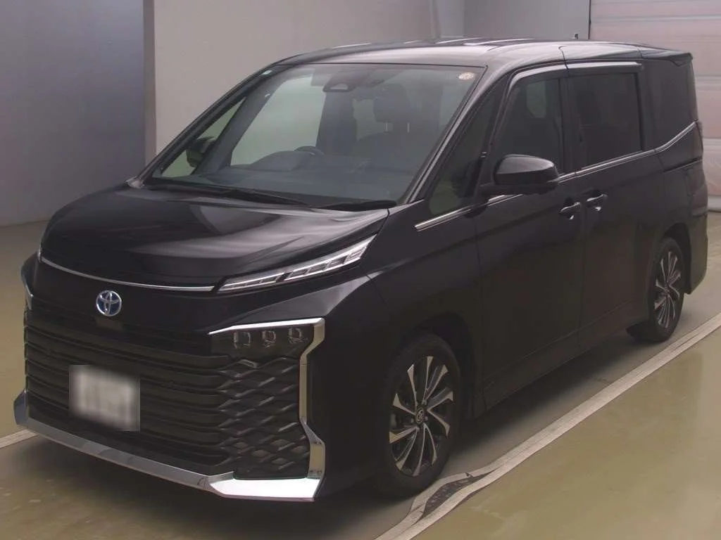Toyota Voxy 2024
