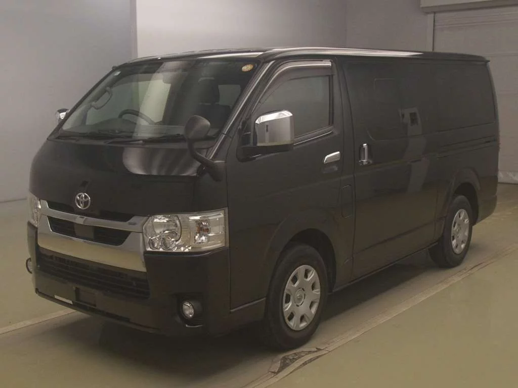 Toyota HiAce Van 2021