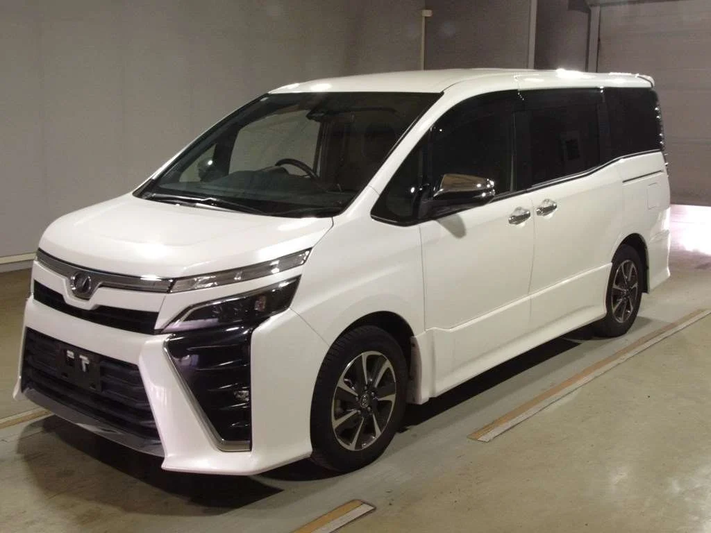 Toyota Voxy 2018