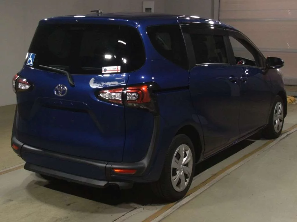 Toyota Sienta 2021