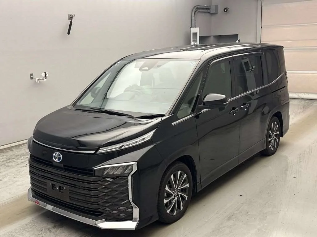 Toyota Voxy 2024