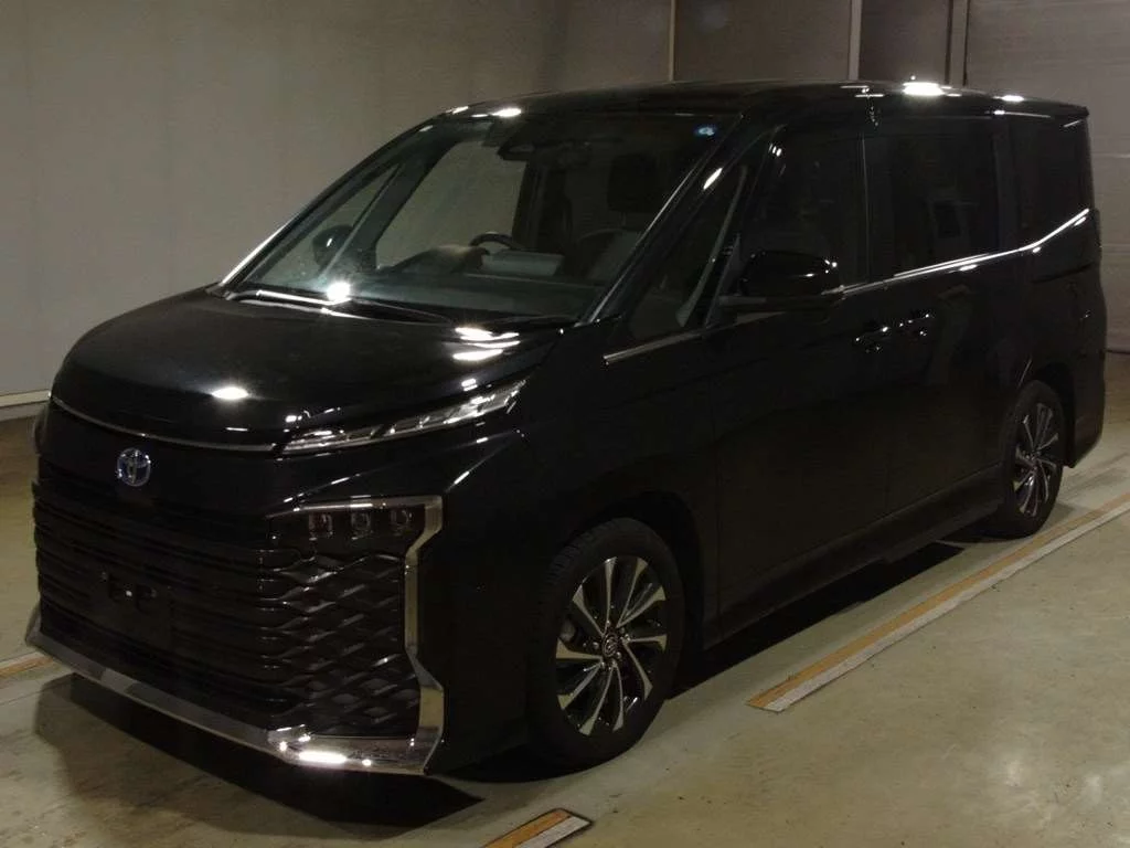 Toyota Voxy 2024
