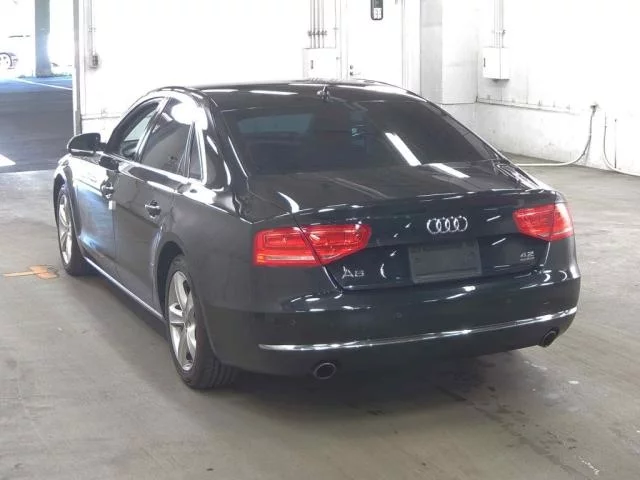 Audi A8  с аукциона в Японии