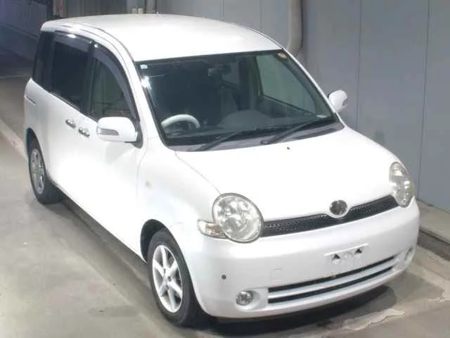 Toyota Sienta 2006