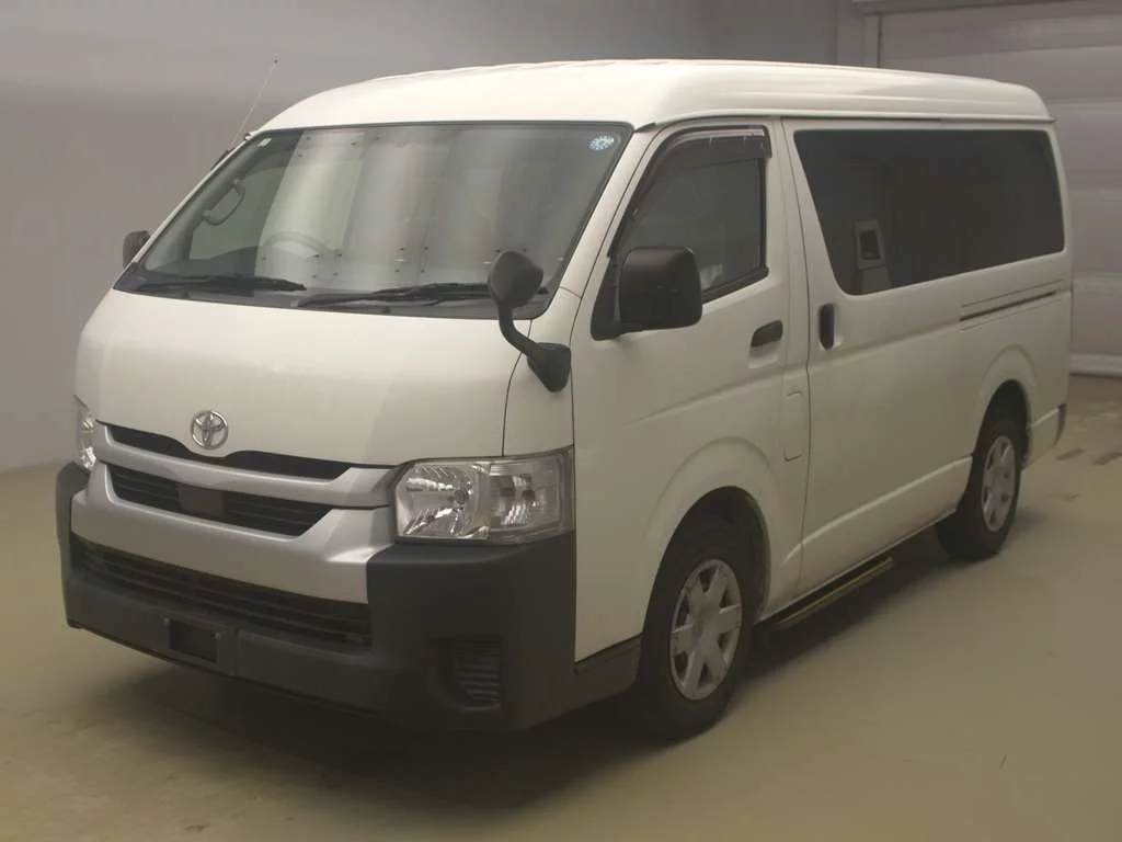 Toyota HiAce 2021