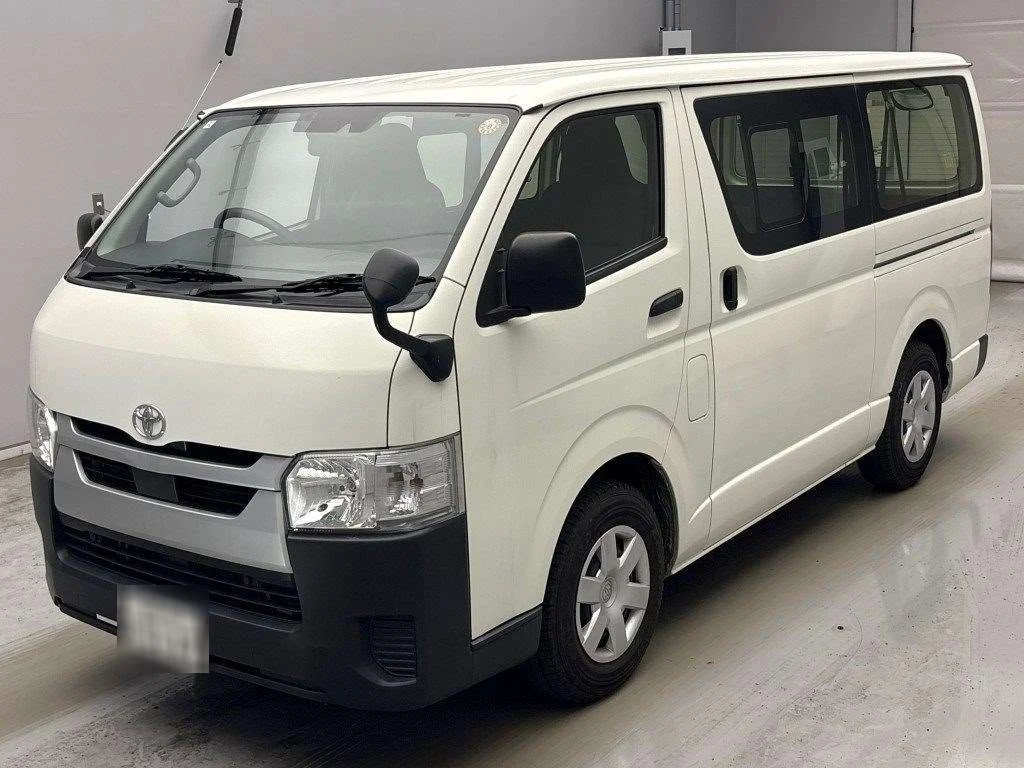 Toyota HiAce Van 2022