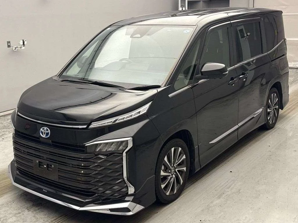 Toyota Voxy 2024