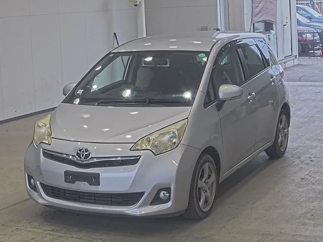 Toyota Ractis 2011