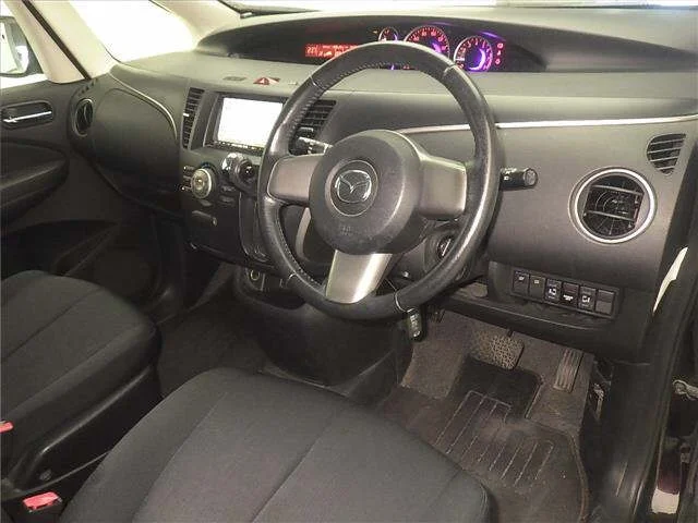 Mazda Biante 2011