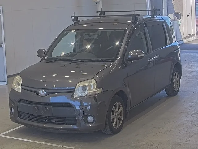 Toyota Sienta 2011