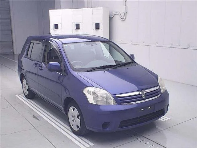 Toyota Raum 2005