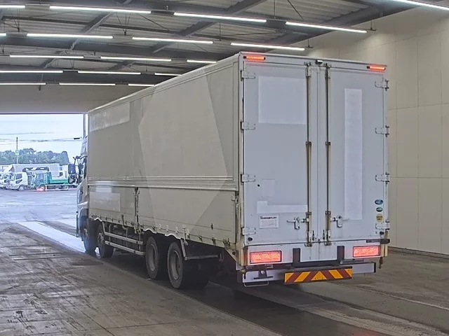 NISSAN DIESEL (UD) QUON  с аукциона в Японии