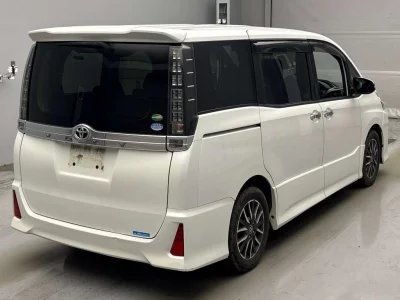 Статистика аукционов Toyota Voxy